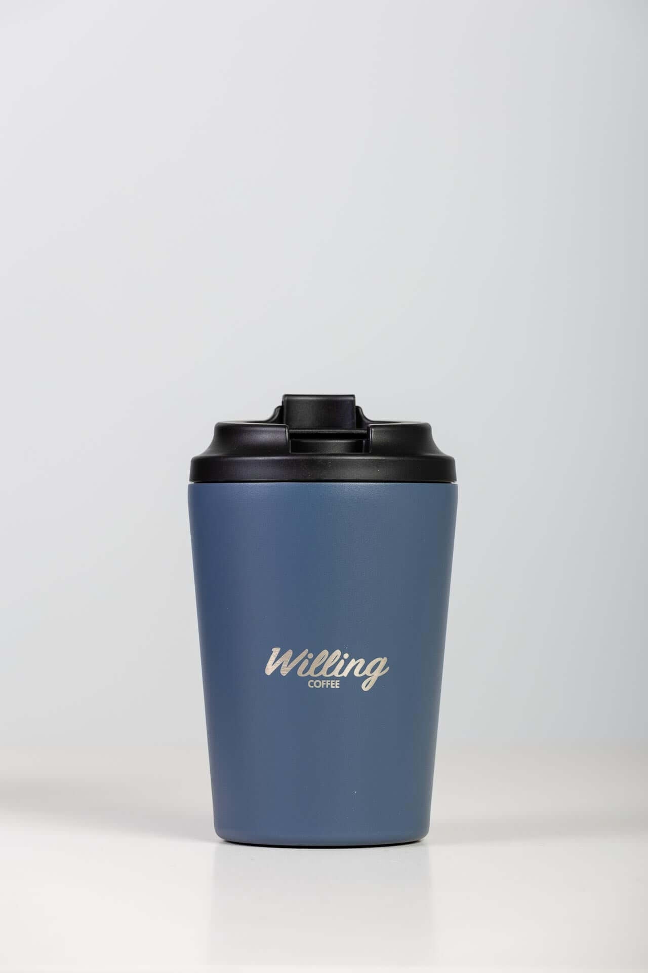 8oz Navy Keep Cup from Willing Coffee - Eco-friendly, spill-proof lid, textured exterior for enhanced grip. Ideal for hot/cold drinks on the go!